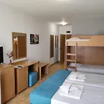 аурелия бей *