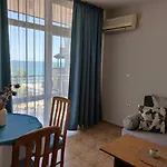 аурелия бей Hotel Ravda