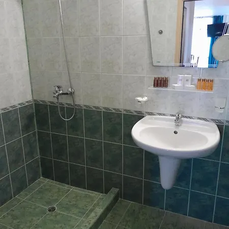 аурелия бей Szálloda Ravda