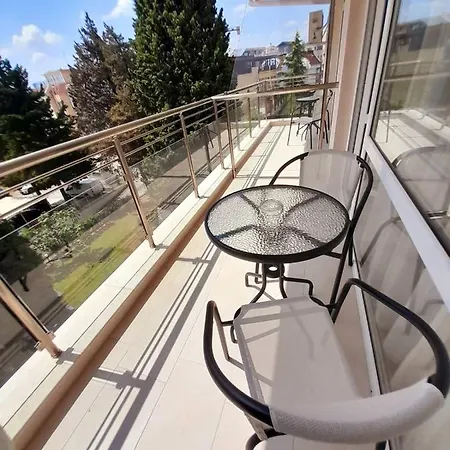 аурелия бей *