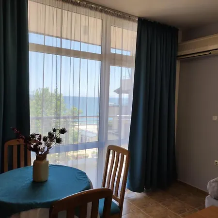 аурелия бей Hotel Ravda