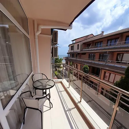 аурелия бей *