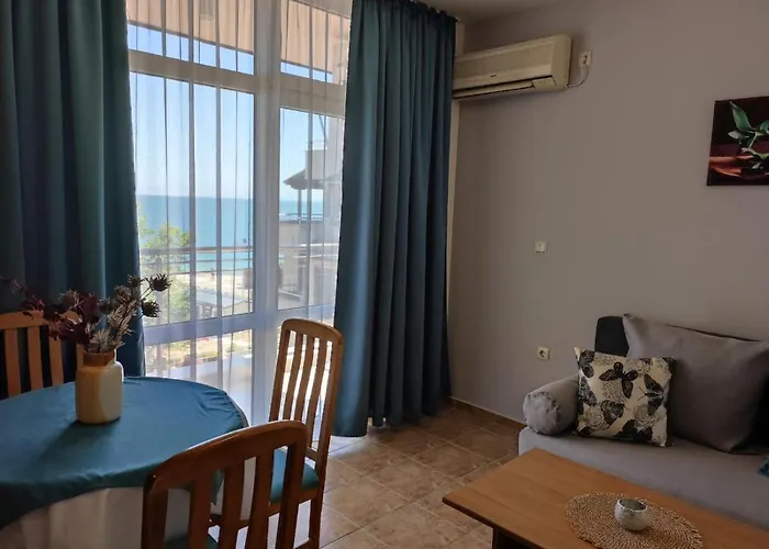 аурелия бей Szálloda Ravda