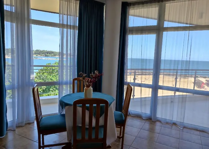 аурелия бей *