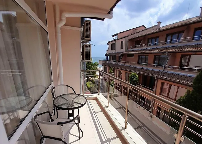 аурелия бей *